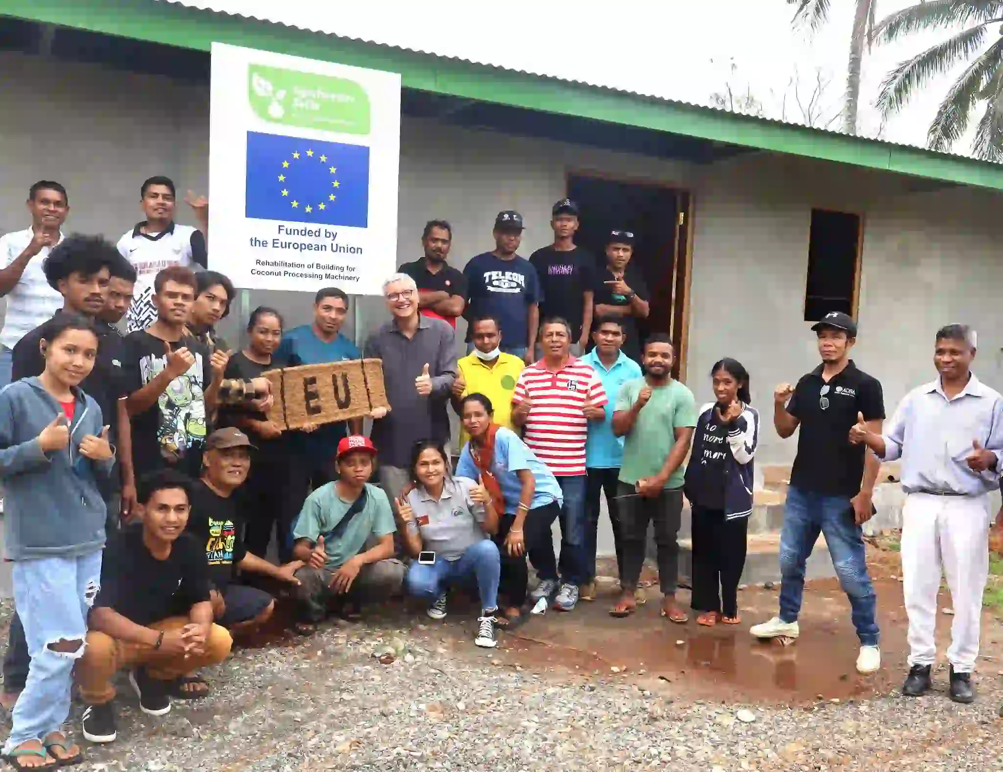 Pelatihan sabut kelapa di Timor Leste, peserta membuat keset, pot, cocosheet, dan cocopeat