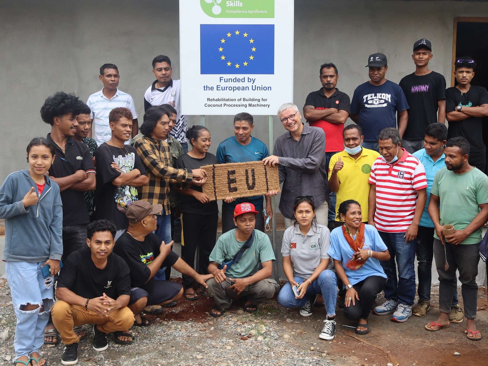 Contoh promosi produk sabut kelapa di marketplace dan sosial media oleh pelaku UMKM