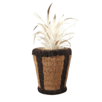 Pot Bulu Merindu Jumbo Interior rumah bergaya alami dengan dekorasi dari sabut kelapa seperti pot gantung dan panel dinding