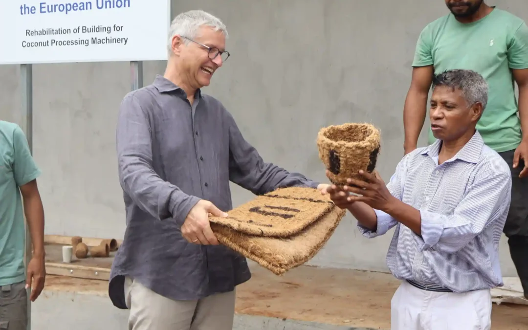 Pelatihan sabut kelapa di Timor Leste, peserta membuat keset, pot, cocosheet, dan cocopeat