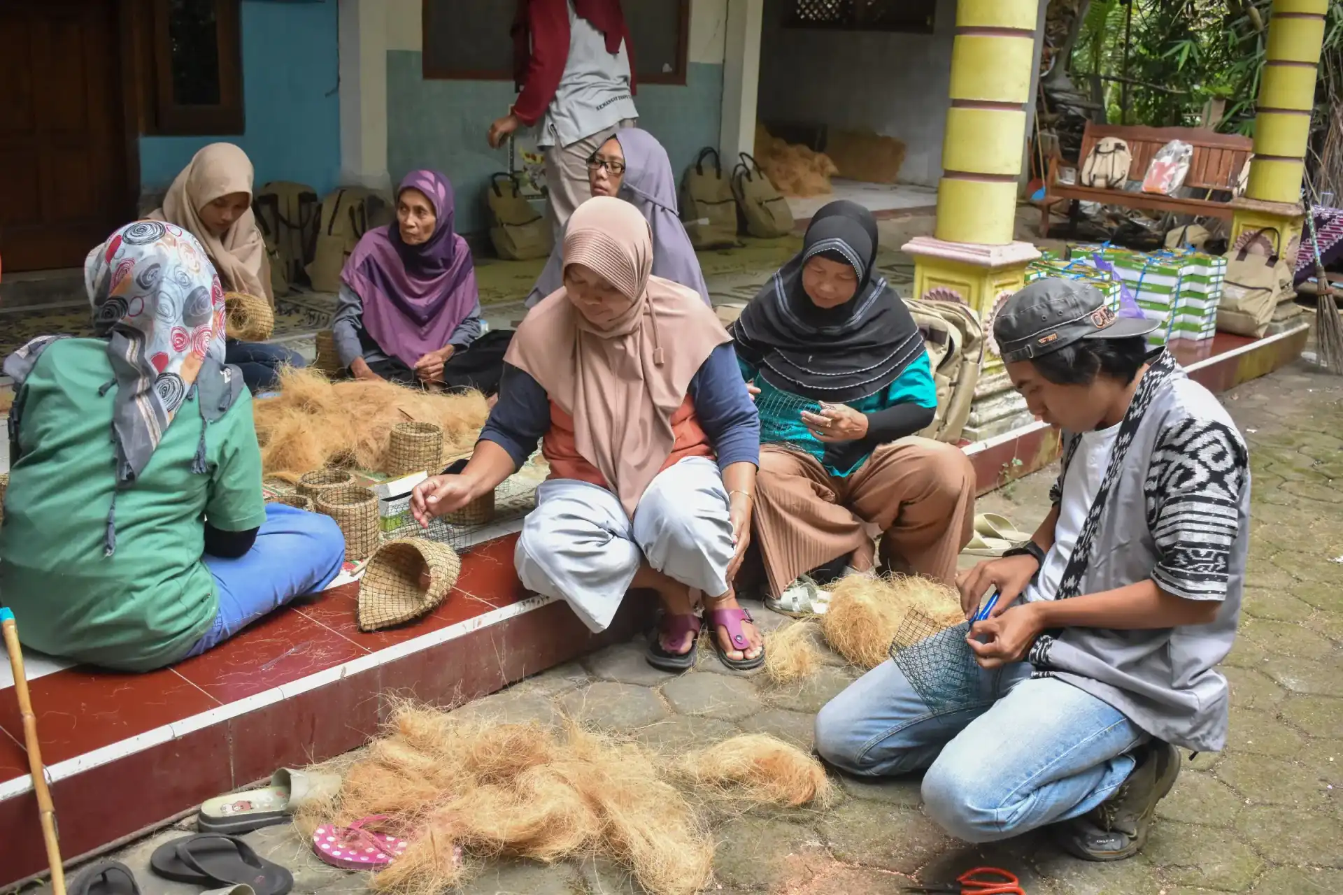 Pelatihan sabut kelapa Kulonprogo membuat produk unggulan daerah