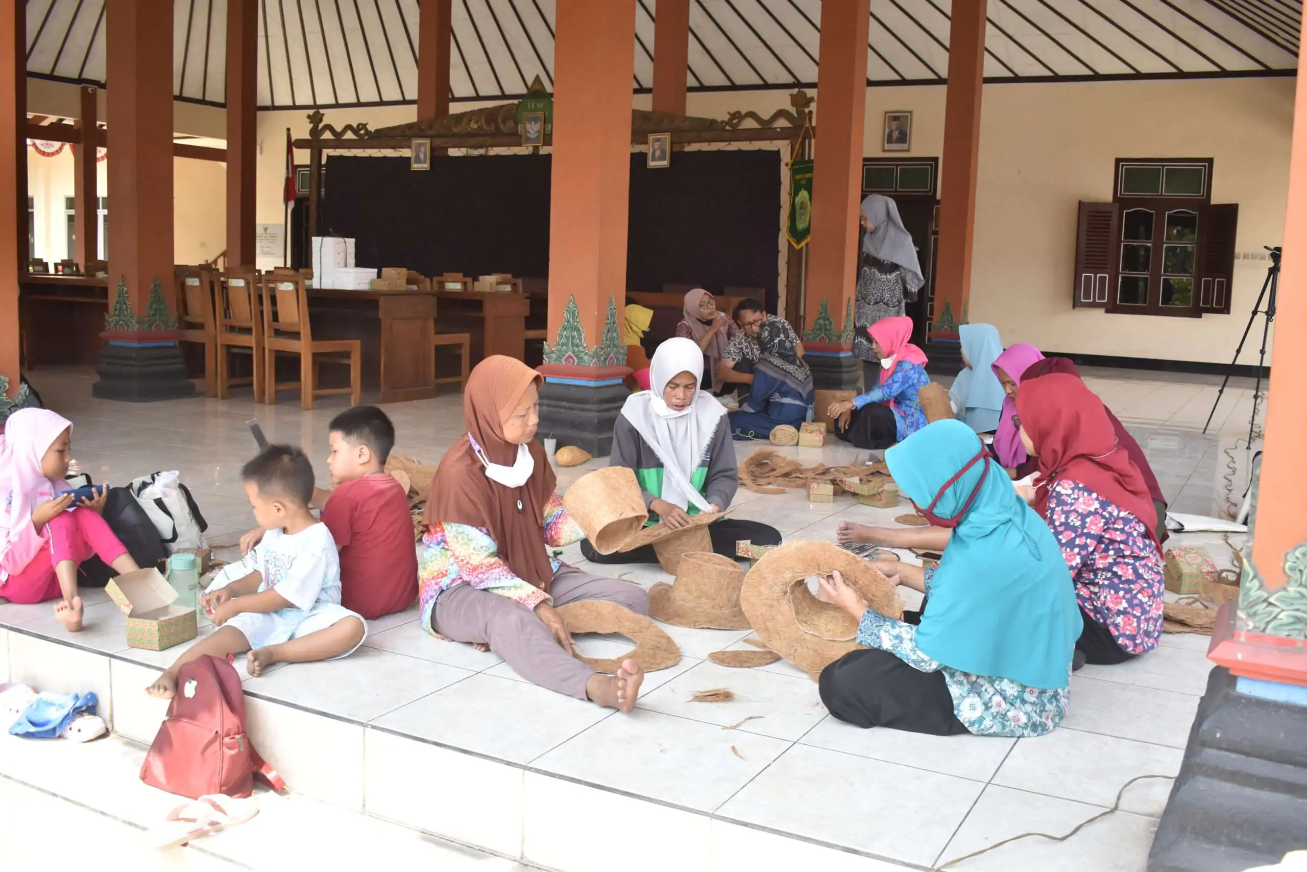 Pelatihan sabut kelapa di Bantul, warga membuat cocopot dan kerajinan tangan dari sabut